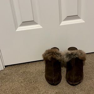 Fur trim clog